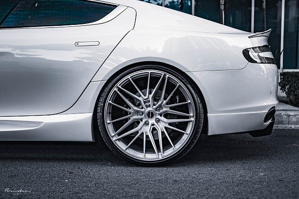 Фото дисков Brixton Forged VL4 Глянцевый лак на Aston Martin Rapide 2