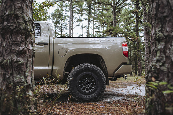 Фото дисков Black Rhino DUGGER  на Toyota Tundra II