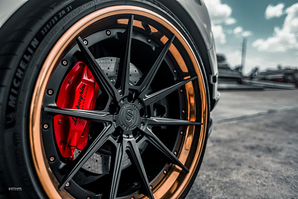 Фото дисков Strasse Wheels SV10 Deep Concave FS Другой цвет на Lamborghini Huracan