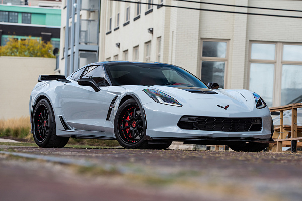 Фото дисков Strasse Wheels R10 Signature Черный сатин на Chevrolet Corvette C7