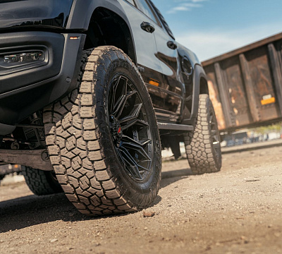 Фото дисков 4PLAY 4P83 на Ram 1500 V