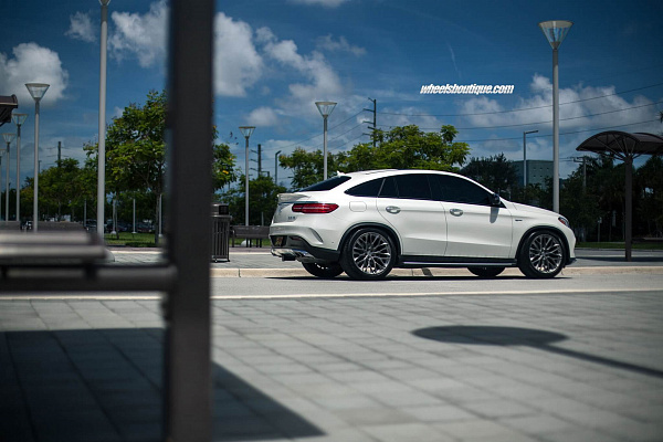 Фото дисков HRE P200 Сатиновый темный лак на Mercedes-Benz GLE I