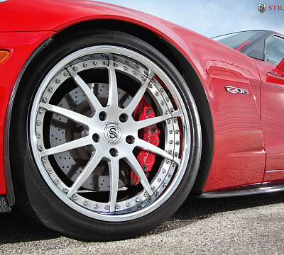 Фото дисков Strasse Wheels R10 Signature на Chevrolet Corvette C6