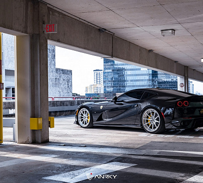 Фото дисков Anrky AN38 на Ferrari 812