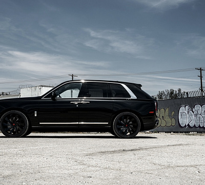 Фото дисков Savini SV81 на Rolls-Royce Cullinan