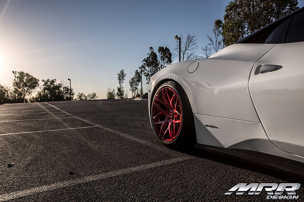 Фото дисков MRR FS01 Красный глянец на Ferrari 458