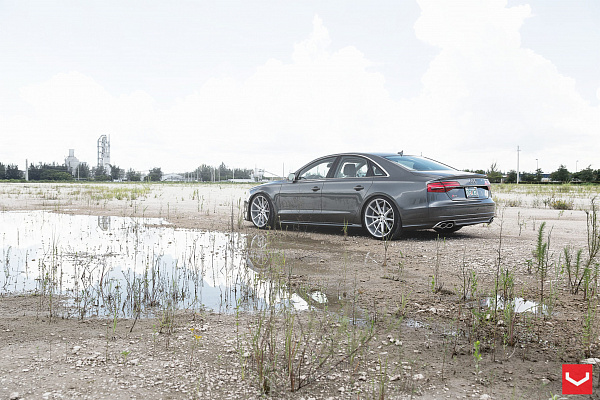 Фото дисков Vossen VFS-1 Серебро на Audi A/S 8 (D4)