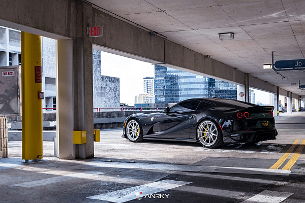 Фото дисков Anrky AN38 Глянцевый лак на Ferrari 812