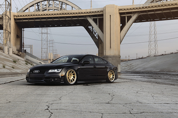 Фото дисков Rotiform OZT Сатиновая шампань на Audi A/RS 7 (4G)