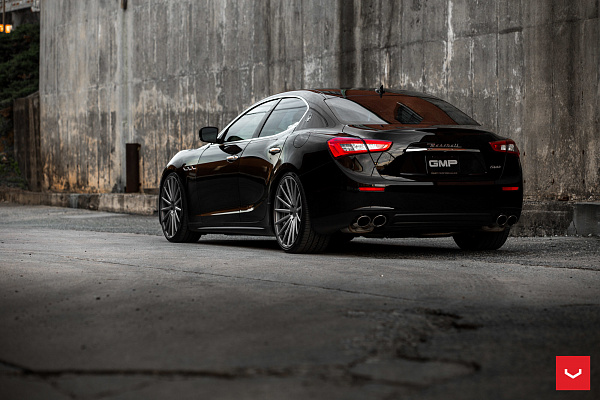 Фото дисков Vossen VFS-2 Глянцевый графит на Maserati Ghibli