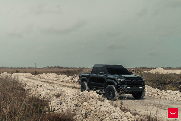 Фото дисков Vossen HFX-1 (6-Lug) Черный сатин на  Toyota Tacoma IV