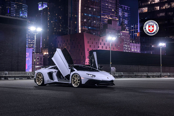 Фото дисков HRE P204 Глянцевое золото на Lamborghini Aventador