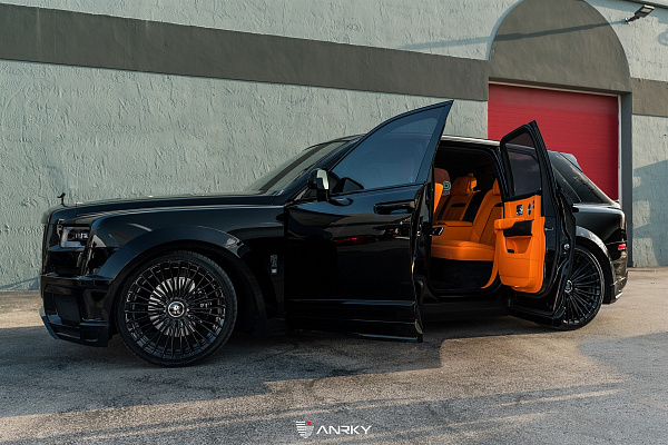 Фото дисков Anrky RF-230 Черный глянец на Rolls-Royce Cullinan