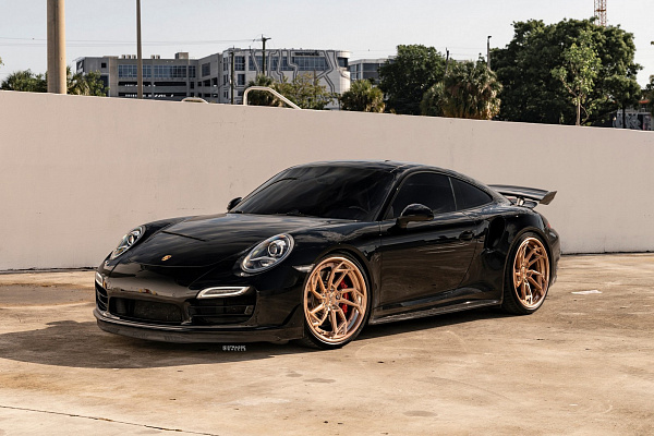 Фото дисков Strasse Wheels SB1 Deep Concave FS Сатиновое золото на Porsche 911 VII