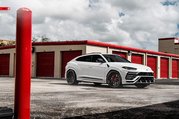 Фото дисков Anrky AN30 Черный сатин на Lamborghini Urus