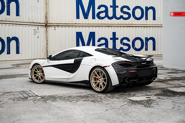 Фото дисков Anrky AN32 Сатиновая шампань на McLaren 570S