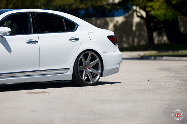Фото дисков Vossen CG-207 Глянцевый лак на Lexus LS IV