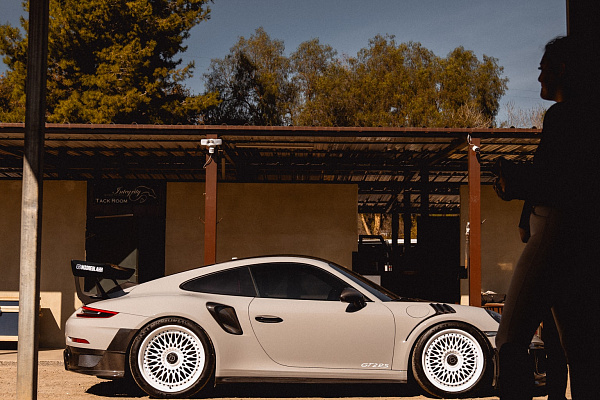 Фото дисков Brixton Forged TR20 Белый глянец на Porsche 911 VII