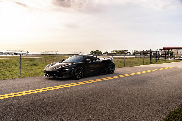 Фото дисков Strasse Wheels SV10M Deep Concave FS Другой цвет на McLaren 720S