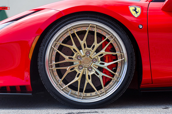 Фото дисков Anrky S3-X1 Глянцевое золото на Ferrari F8