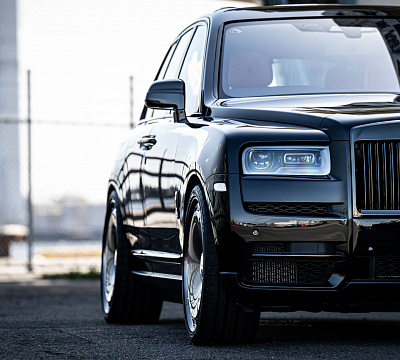 Фото дисков HRE L108M на Rolls-Royce Cullinan