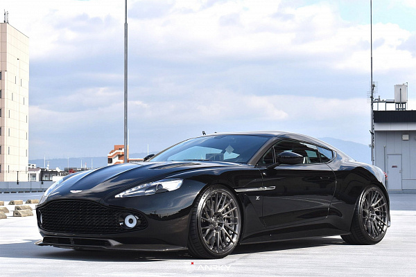 Фото дисков Anrky RS3.2 Глянцевый темный лак на Aston Martin Zagato