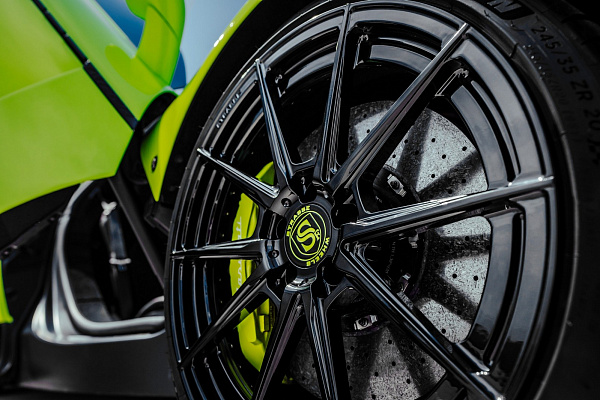 Фото дисков Strasse Wheels SV10 Deep Concave Duoblock Черный глянец на Maserati MC20