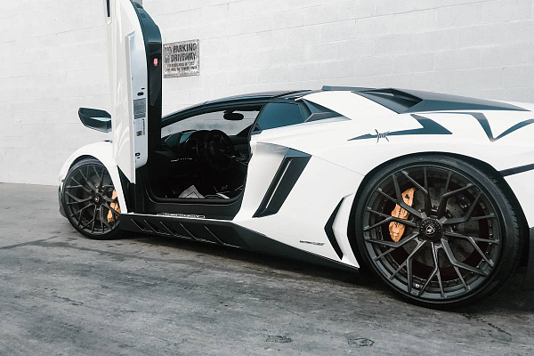 Фото дисков Brixton Forged PF10 Черный матовый на Lamborghini Aventador