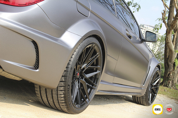 Фото дисков Vossen EVO-5 Черный глянец на Mercedes-Benz C-Class (W204)