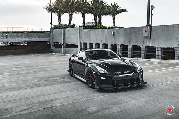 Фото дисков Vossen EVO-2R Глянцевый темный лак на Nissan GT-R