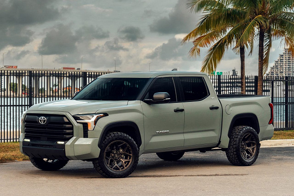 Фото дисков 4PLAY 4P83 Сатиновая темная медь на Toyota Tundra III