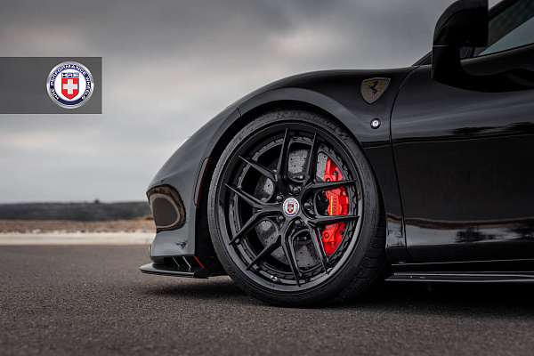 Фото дисков HRE S101SC Черный глянец на Ferrari F8