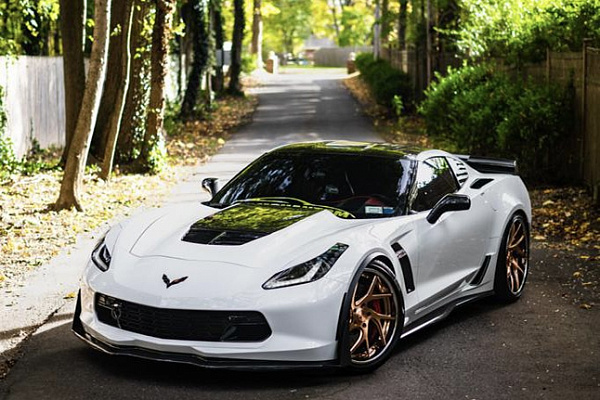 Фото дисков Savini SV67 Сатиновая бронза на Chevrolet Corvette C7