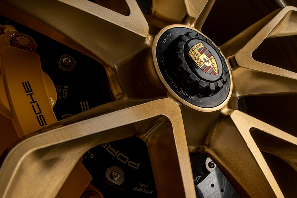 Фото дисков HRE P201 Глянцевое золото на Porsche 911 VII