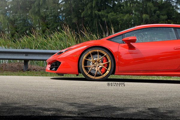 Фото дисков Strasse Wheels SM5R Deep Concave Monoblock Сатиновая медь на Lamborghini Huracan
