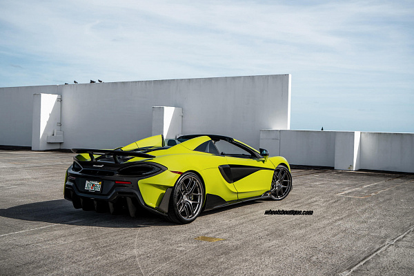Фото дисков HRE R101 Lightweight Глянцевый темный лак на McLaren 600