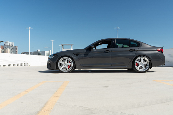 Фото дисков HRE 305 Глянцевый лак на BMW 5/M5 (G30/F90)