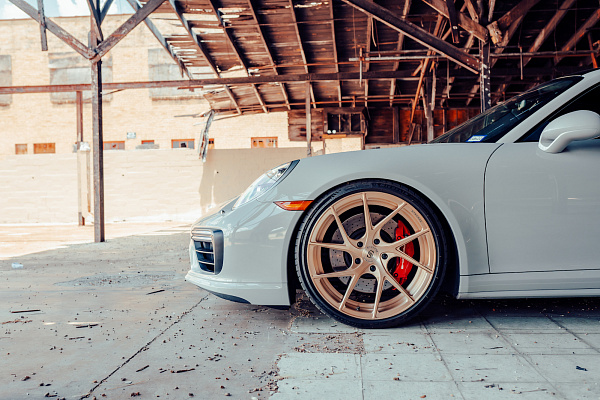 Фото дисков Strasse Wheels SM5RT Deep Concave Duoblock Сатиновая шампань на Porsche 911 VII