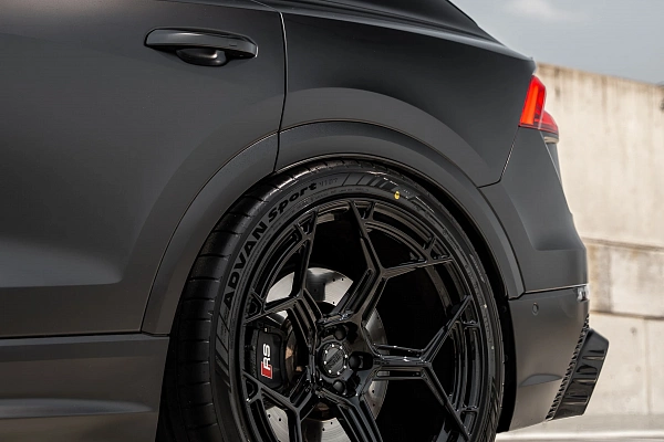Фото дисков Radi8 R804 Черный глянец на Audi Q8