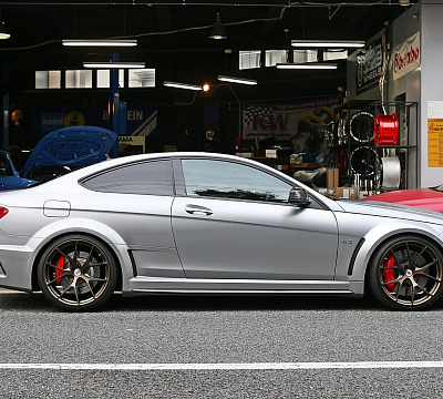 Фото дисков HRE P101 на Mercedes-Benz C-Class (W204)