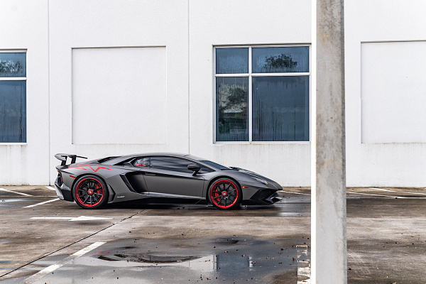 Фото дисков Strasse Wheels SV10-RS Performance Другой цвет на Lamborghini Aventador