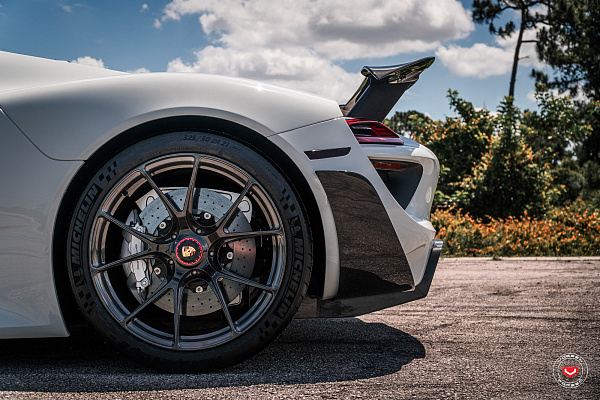 Фото дисков Vossen RS74 Черный глянец на Porsche 918 Spyder
