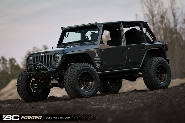 Фото дисков BC Forged LE10 // MLE10 Глянцевая темная бронза на Jeep Wrangler III (JK)
