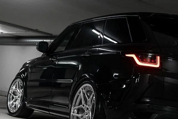 Land Rover Range Rover SVR