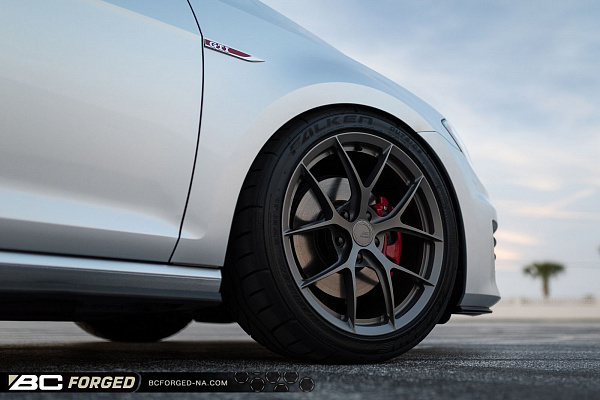 Фото дисков BC Forged KL01 Матовый графит на Volkswagen Golf VII