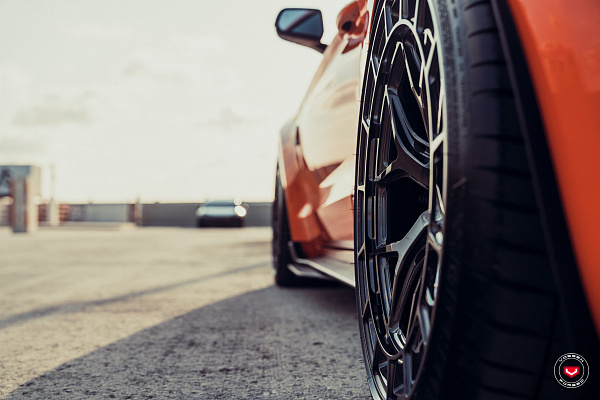 Фото дисков Vossen LC3-01 Глянцевый темный лак на Ford Mustang VI