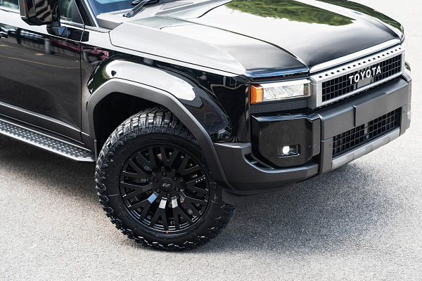 Фото дисков Kahn G22 DC Черный сатин на Toyota Land Cruiser Prado 250
