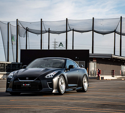 Фото дисков HRE 555 GTM на Nissan GT-R