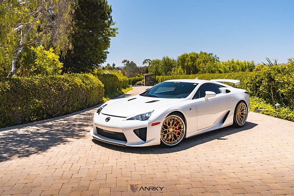 Фото дисков Anrky AN30 Сатиновое золото на Lexus LFA