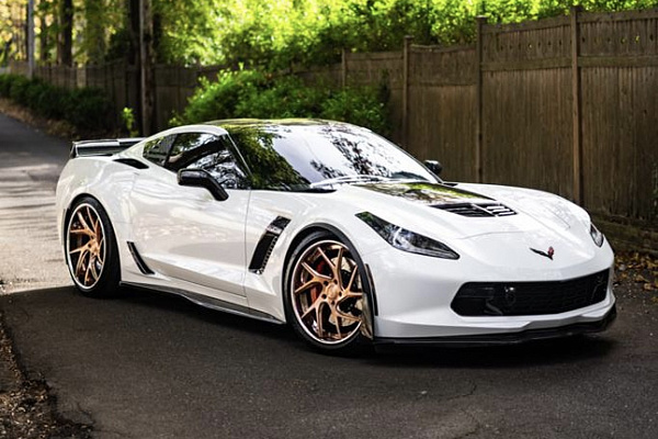 Фото дисков Savini SV67 Сатиновая бронза на Chevrolet Corvette C7